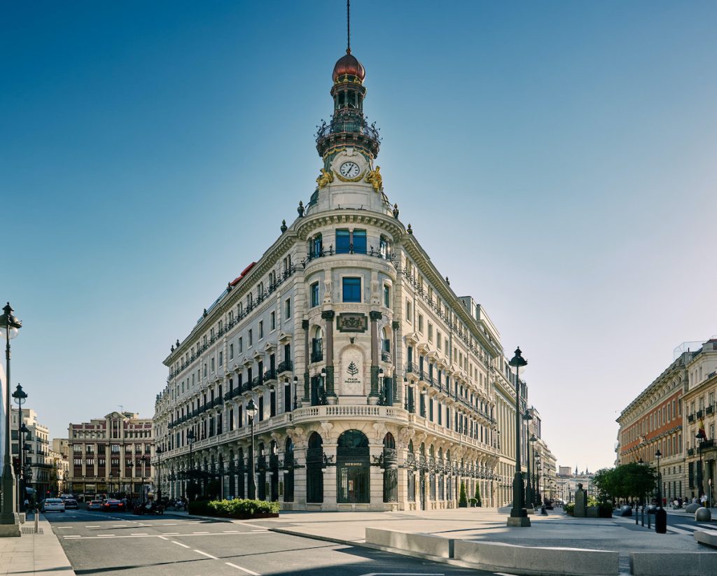 Four Seasons Hotel Madrid facade