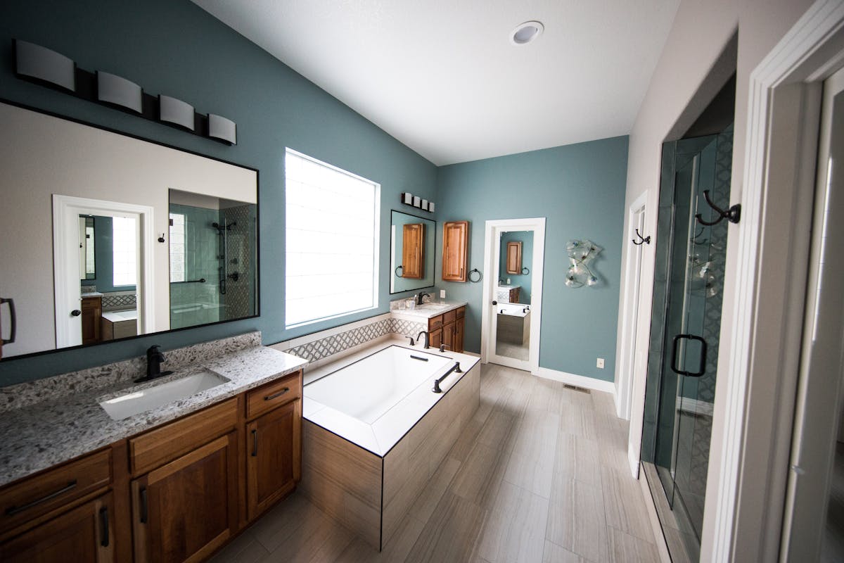 3 Helpful Tips For Undoing Ghastly Bathroom Design