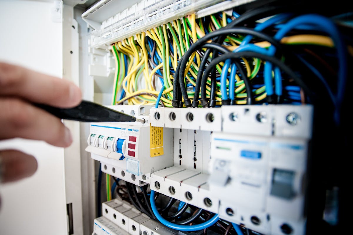 When To Call an Electrician