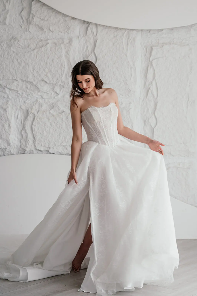 Elegant, Modern, Timeless: Wedding Dress Trends to Know This Season