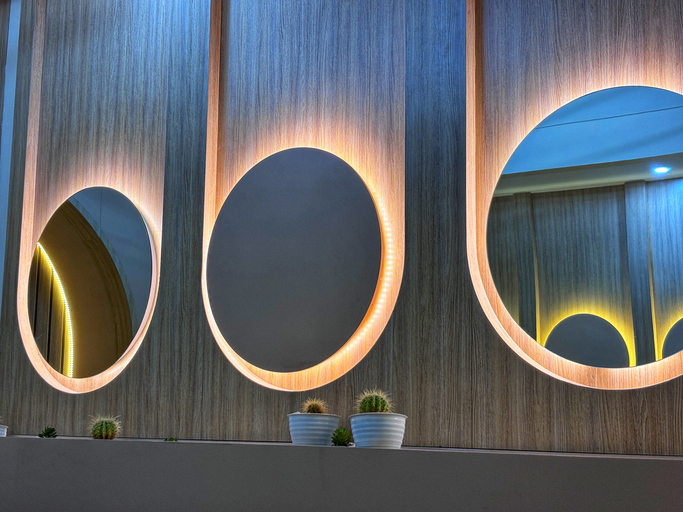 Expert Tips for Designing a Show-Stopping Home Entrance