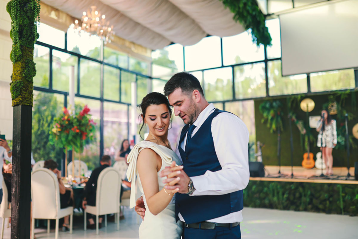 How to Plan the Perfect Wedding Playlist