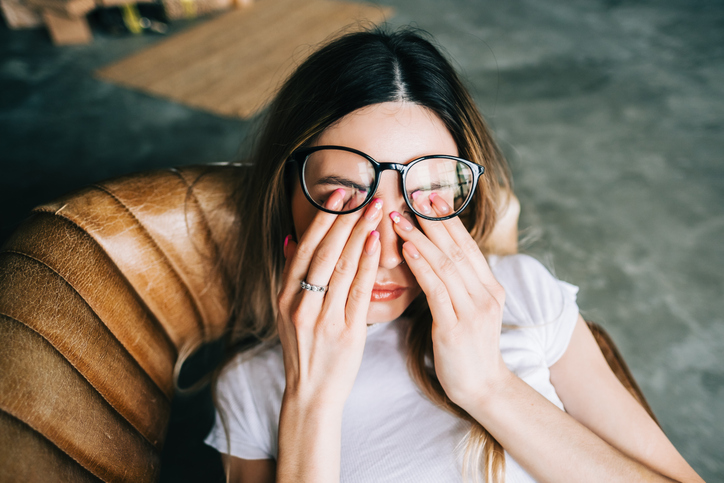 5 Simple Habits to Brighten Tired Eyes and Refresh Your Look