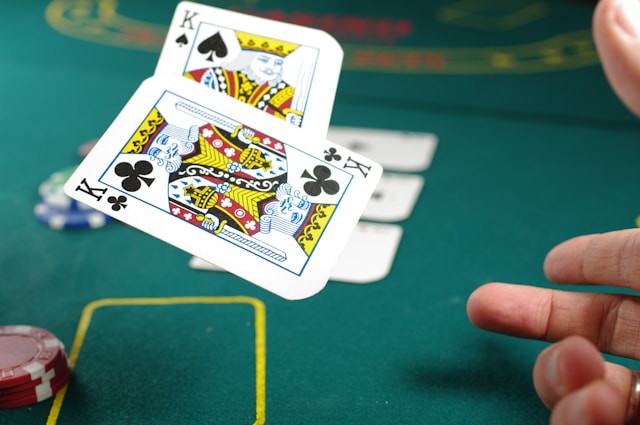 Online Card Games: A Look at Skill, Chance, and Strategy