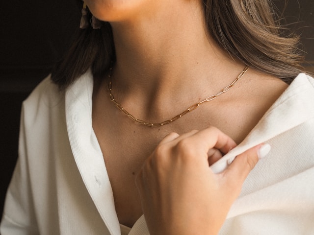 Timeless Luxury: How High-End Gold Jewelry Elevates Modern Wardrobe Styling