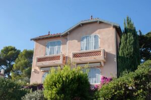 Essential Care Routines for Seasonal Holiday Homes